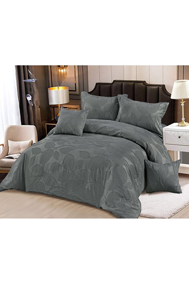 A double bedspread with an elegant and luxurious design, with a sophisticated jacquard pattern that adds a touch of elegance and beauty to your room decor. - 1