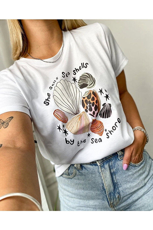 Short-sleeved, round neck, simple pattern t-shirt