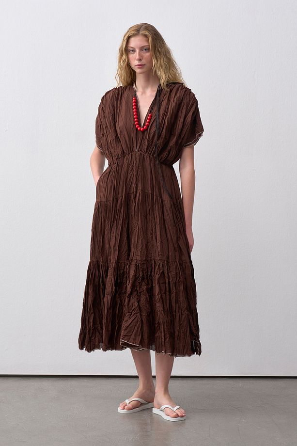 Acı Kahve Crinkle V Yaka Maxi Elbise - 5