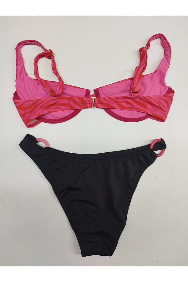 Kirmizi Zebra Desenli Arkadan Kopçalı Ust , Siyah Yandan Halkalı Üçgen Bikini Alt - 2