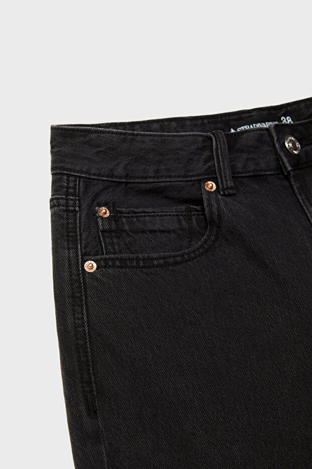 D98 Straight Fit Jean - 7