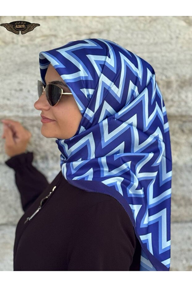 وشاح من نسيج حريري منقوش - 1