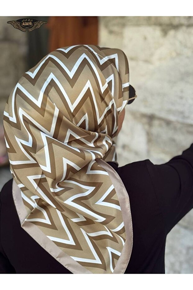 وشاح من نسيج حريري منقوش - 2