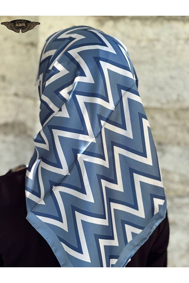 وشاح من نسيج حريري منقوش - 3