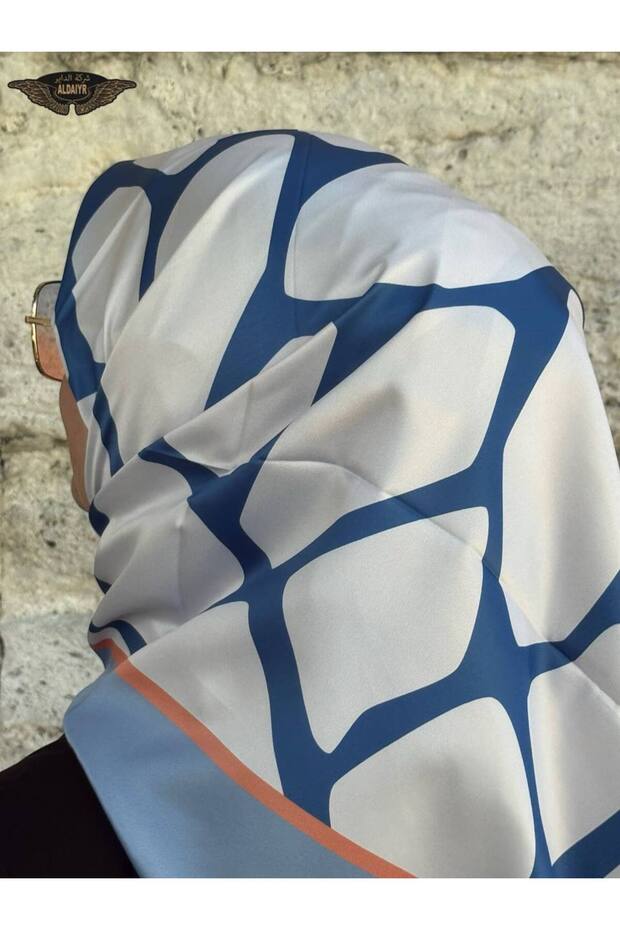 وشاح من نسيج حريري منقوش - 2