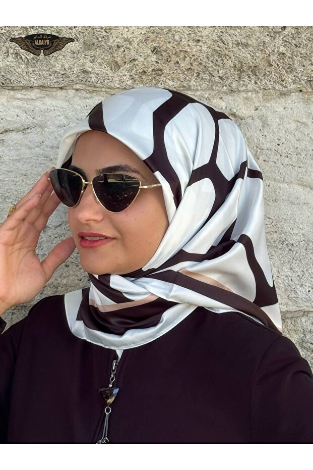 وشاح من نسيج حريري منقوش - 1