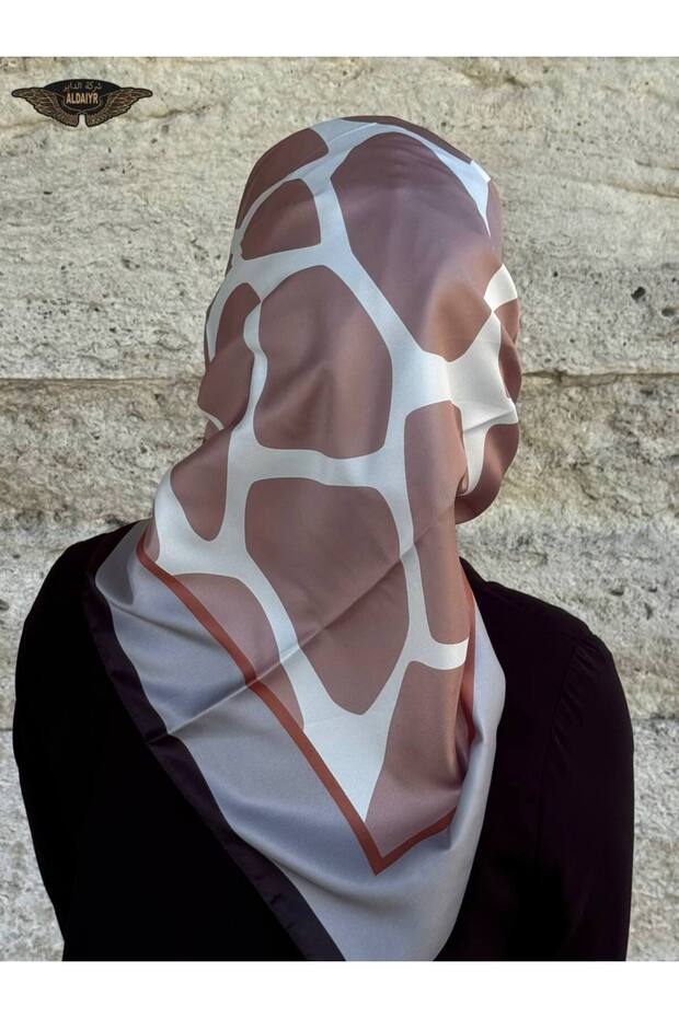 وشاح من نسيج حريري منقوش - 3