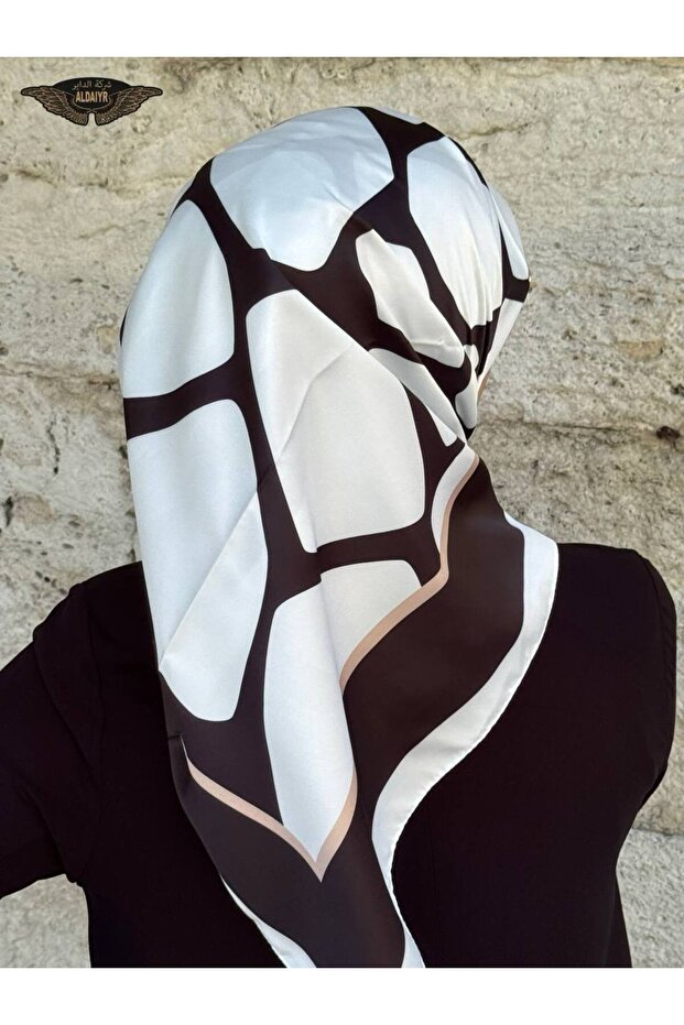 وشاح من نسيج حريري منقوش - 3