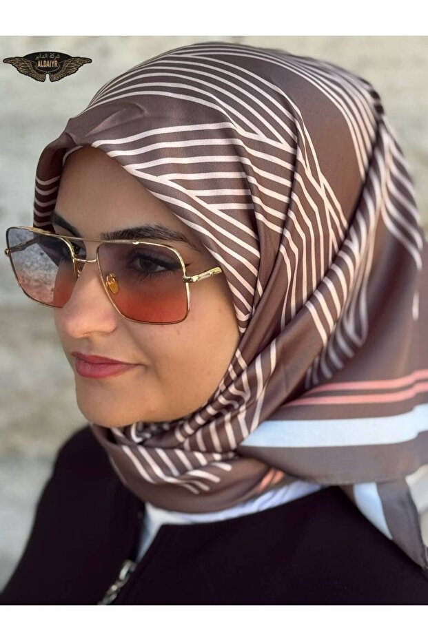 وشاح من نسيج حريري منقوش - 1