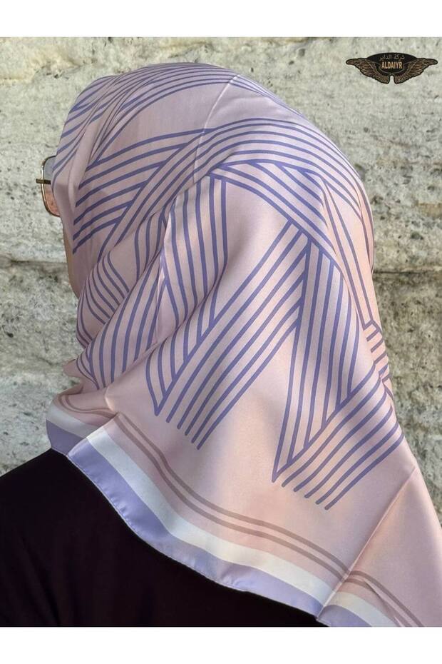 وشاح من نسيج حريري منقوش - 2