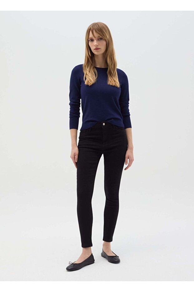 Top With Round Neck And Long Sleeves