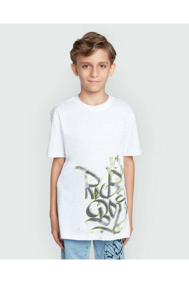 Boys’ White Tee – Modern Graphic Style