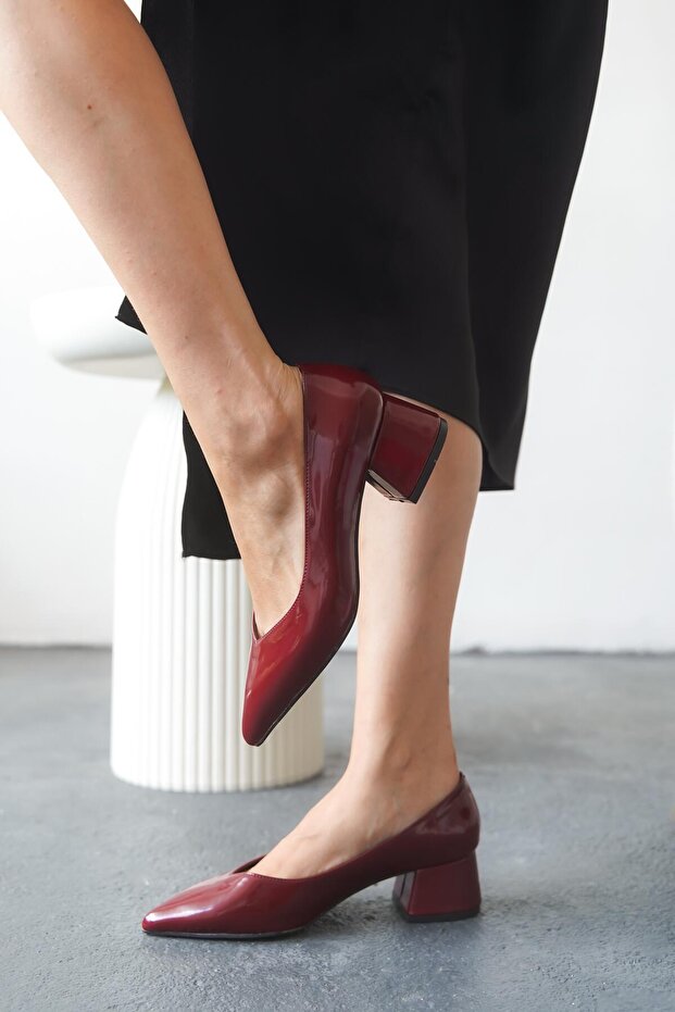 Women's V Cut Short Thick Heeled Shoes Gova Claret Red