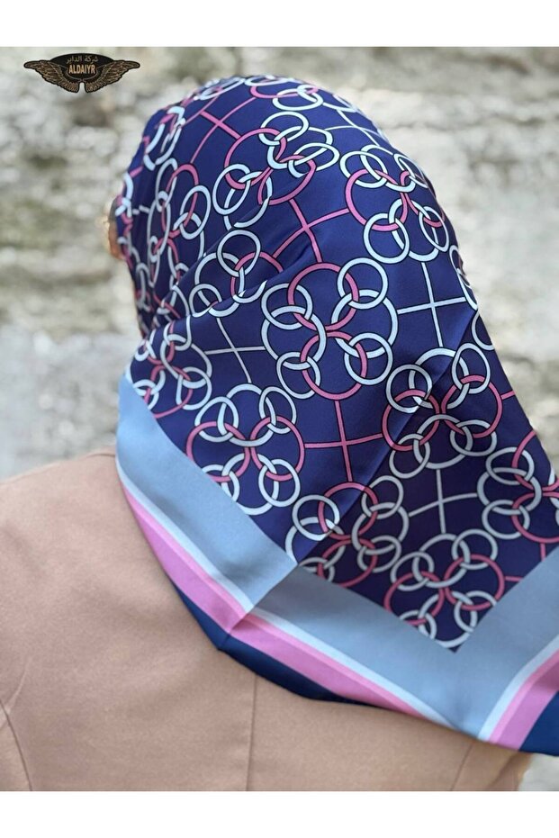 وشاح من نسيج حريري منقوش - 3