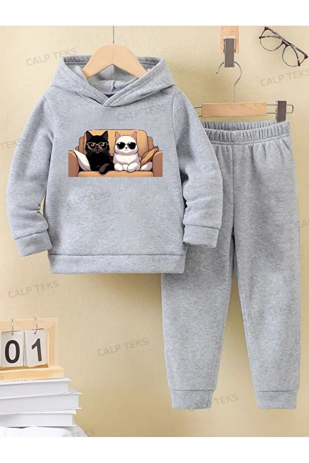 KOLTUKTAKİ KEDİLER BASKILI KALIN KAPÜŞONLU KIŞLIK EŞOFMAN TAKIMI - 1