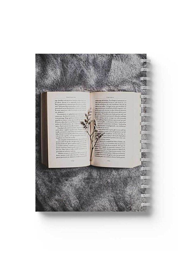 دفتر ملاحظات حلزوني مع غلافين أمامي وخلفي صلبين بتصميم كتاب