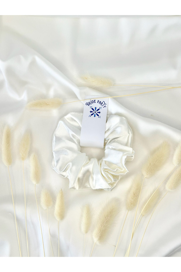 Carded White Satin Rubber Buckle (10Pcs)- Bride to Be/Kina Gift/Souvenir Buckle