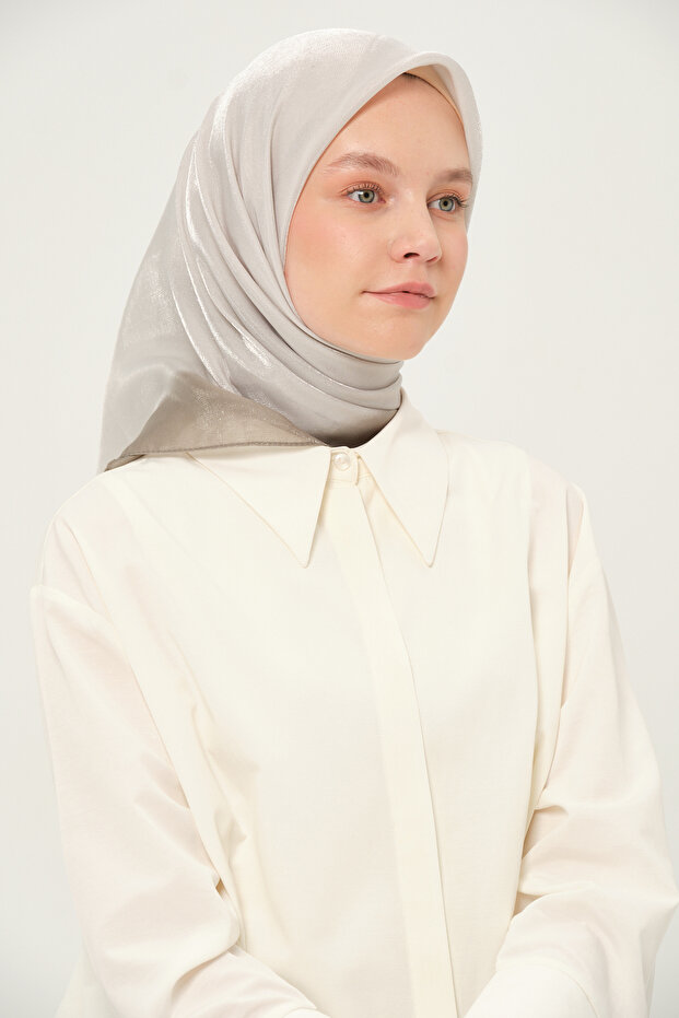Amber Square Scarf 90X90 cm Non-Slip Fabric Soft Gray