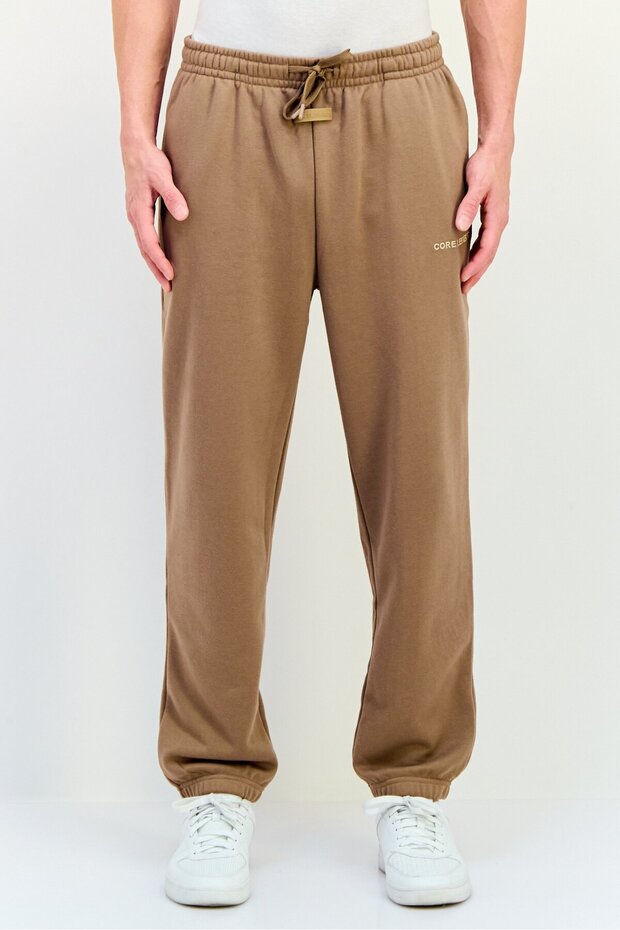 بنطال رياضي رجالي بقصّة عادية وشعار العلامة التجارية، لون بيج - 1