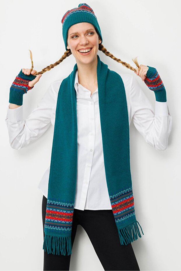 Women's Woolen Kaşkol with Jacquard Tassels on the Edges Early C. E.