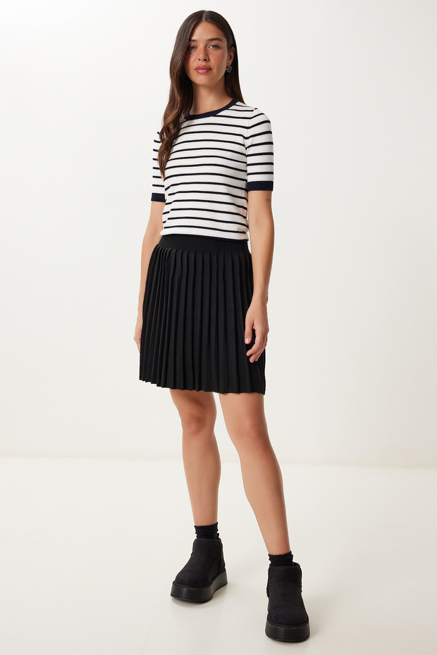 Women's Black Pleated Mini Knitwear Skirt Pf00114