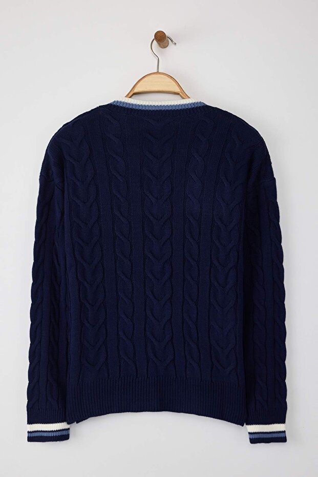 سترة تريكو ذات نمط مضفر باللون الأزرق الداكن بنمط الكلية TWOAW26KZ00153 - 6