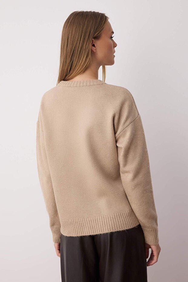 Nerzfarbener, weich strukturierter, mit Steinen bestickter Strickpullover TWOAW26KZ00009 - 4