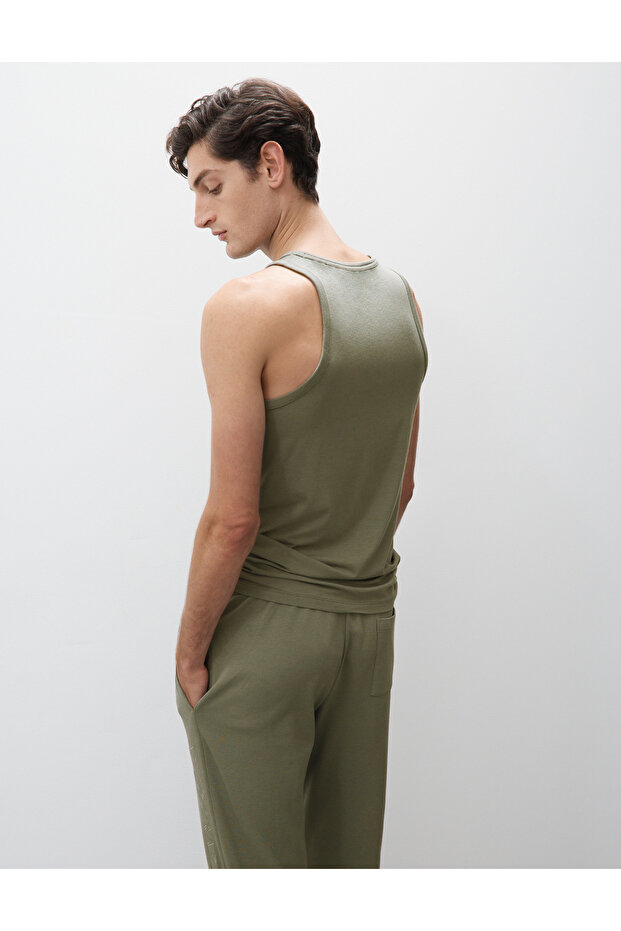 Auto Slvless Vest - 6