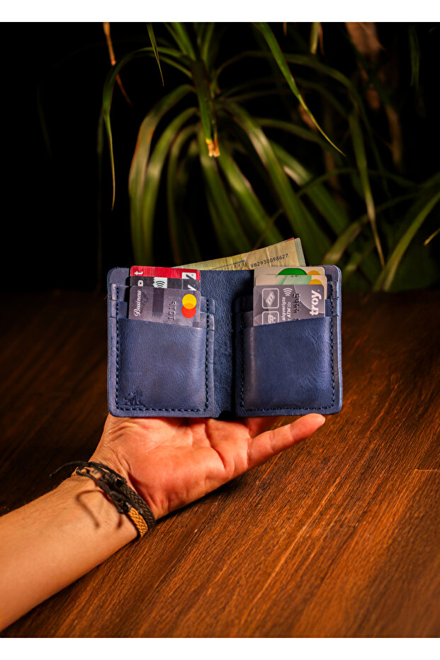 Genuine Leather Classic Men's Wallet – Stylish Design with Card Holder and Cash Compartment