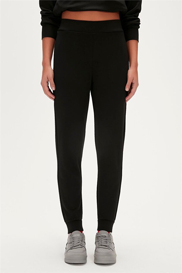 بنطال رياضي نسائي أسود من Jade SweatPants