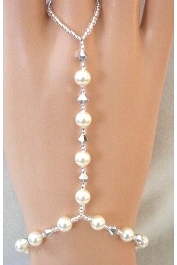Modern Women's Shahmeran Bracelet Accessory with Elegant Pearl