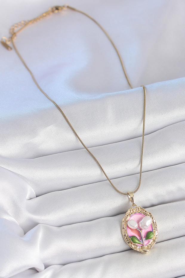 Golden Steel Chain Pink Enamel Pearl Flower Portrait Necklace for Elegant Woman