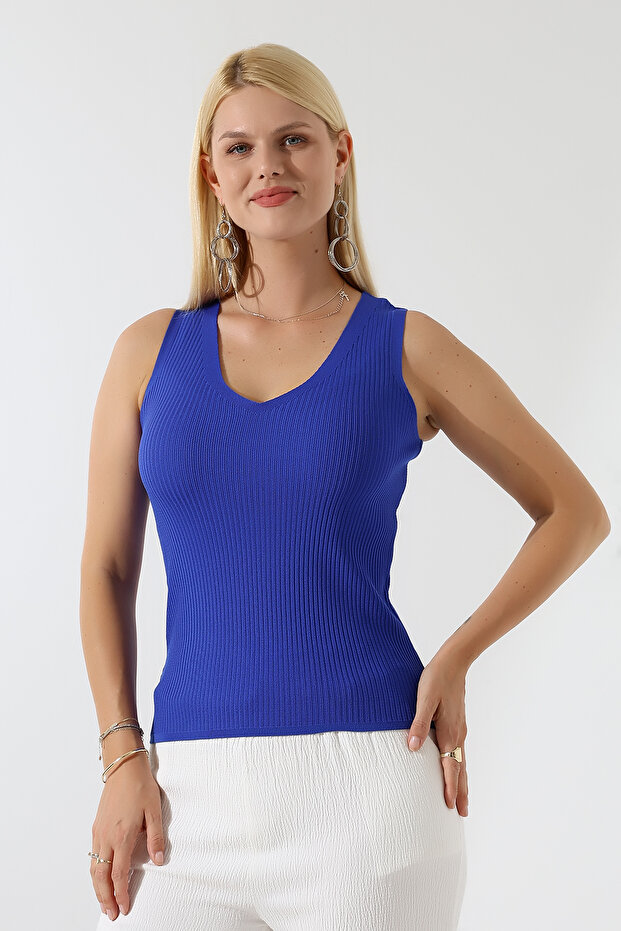 Bluză de damă cu decolteu în V - 4