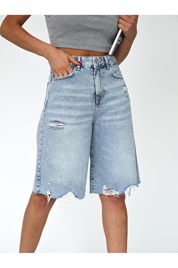 KADIN UZUN BERMUDA KOT ŞORT YIRTIK DETAYLI MİDİ BOY AÇIK MAVİ KAR - 2