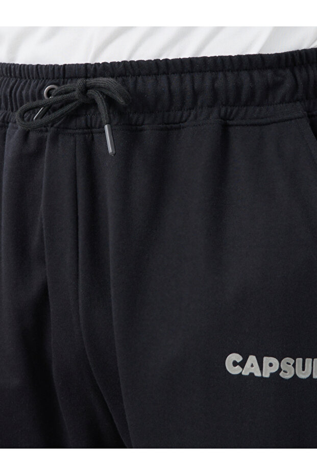 بنطال رياضي كبير الحجم بنقش مطبوع وأكمام مطاطية - 3