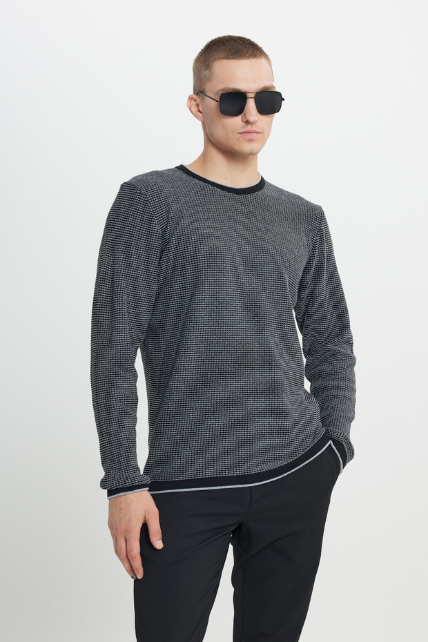 Men's Black-gray Standard Fit Regular Cut Crew Neck Knitwear Sweater