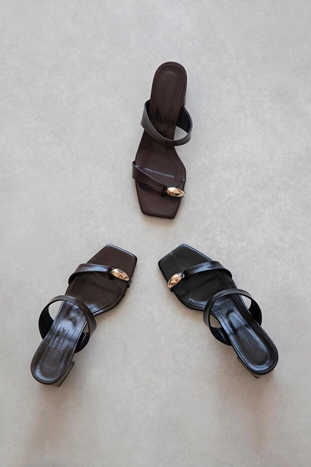 Capri Women's Flip Flop Wrinkled Leather Sandals Brown