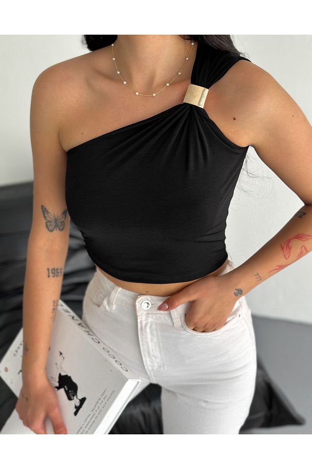 TEK OMUZ AKSESUAR DETAYLI CROP SANDY KUMAŞ BLUZ - 2