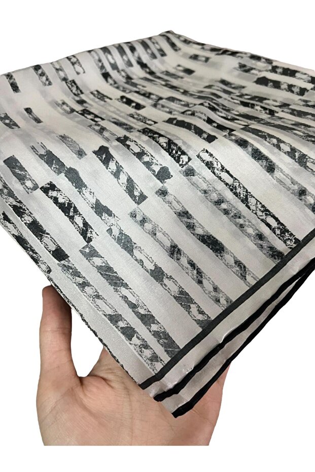 cu model Eșarfă alb-negru - 2