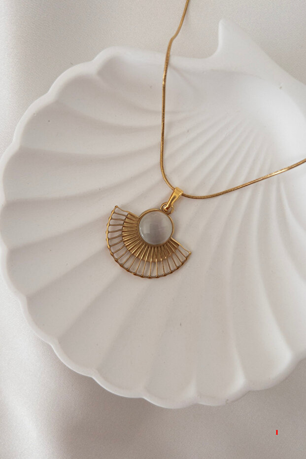 Stoned Fan Model Steel Necklace – Elegant and Non-Tarnishing Design