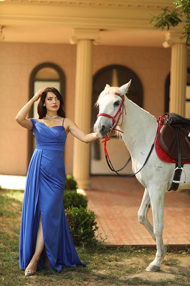 Yırtmaç Detaylı Saks Mavisi Saten Elbise - 2