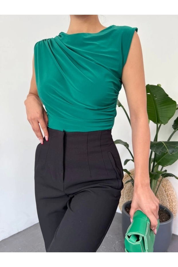 بلوزة ساندي برقبة دائرية وأكمام طويلة - زمرد - 2