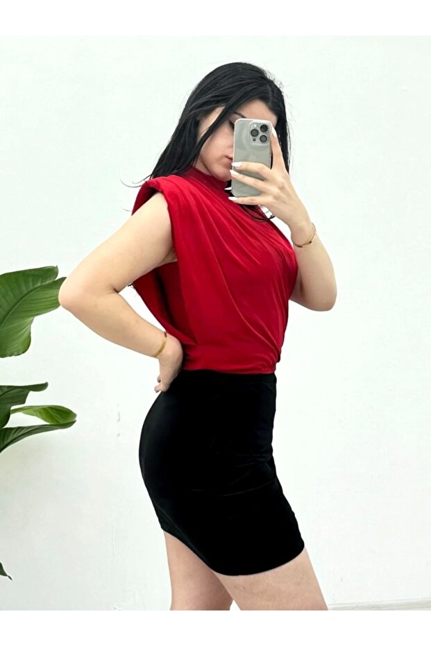 بلوزة ساندي بدون أكمام حشوة كتف قطعة - أحمر - 2