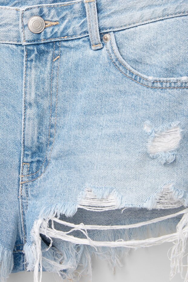Yırtık detaylı denim şort - 6