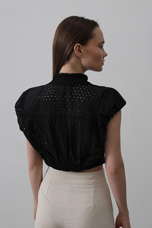 Siyah %100 Pamuk Brode Kolsuz Crop Gömlek TWOSS25GO00175 - 4