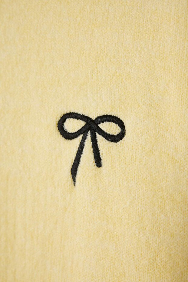 Tenký úpletový svetr s vyšívanou mašlí TBBAW26AN00007 - 6