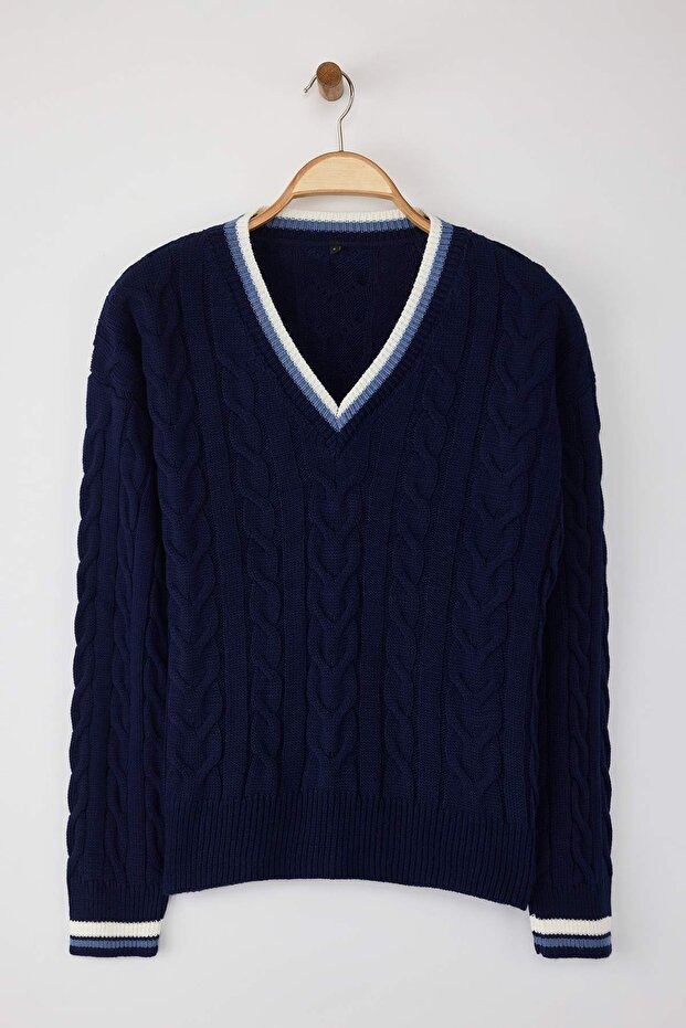 سترة تريكو ذات نمط مضفر باللون الأزرق الداكن بنمط الكلية TWOAW26KZ00153 - 5