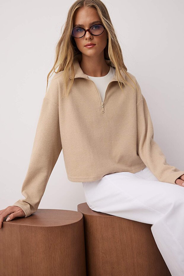 Bej Selanik/Triko Görünümlü Fermuarlı Yaka Regular/Normal Kalıp Örme Sweatshirt TWOAW22SW0732 - 1