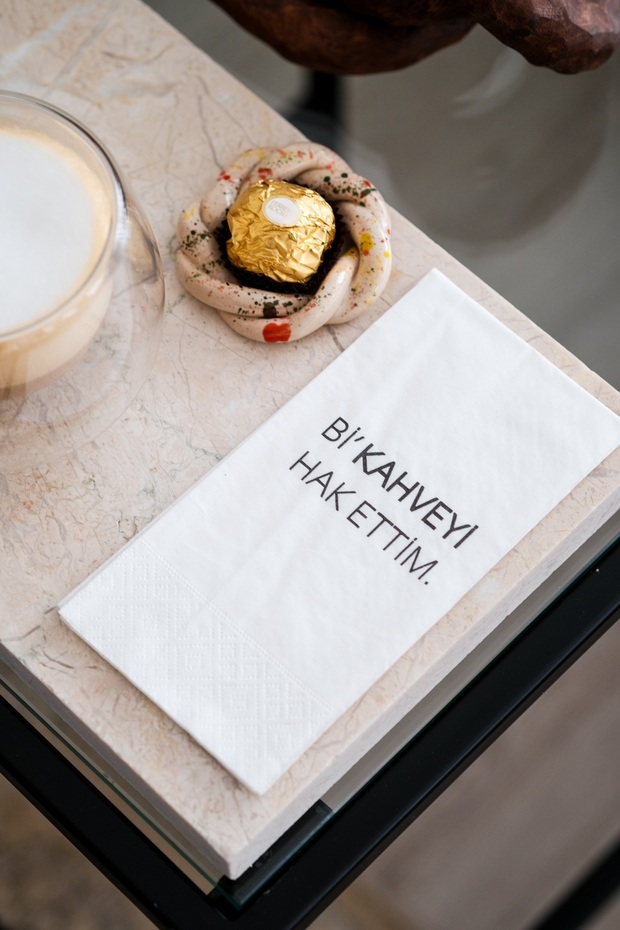 المنديل الناطق - أنا أتناول القهوة - 1