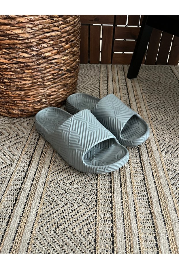 Men's Yiezyy Model Slippers Sport Slippers Non-Slip Sole Beach Pool Beach Daily Slippers